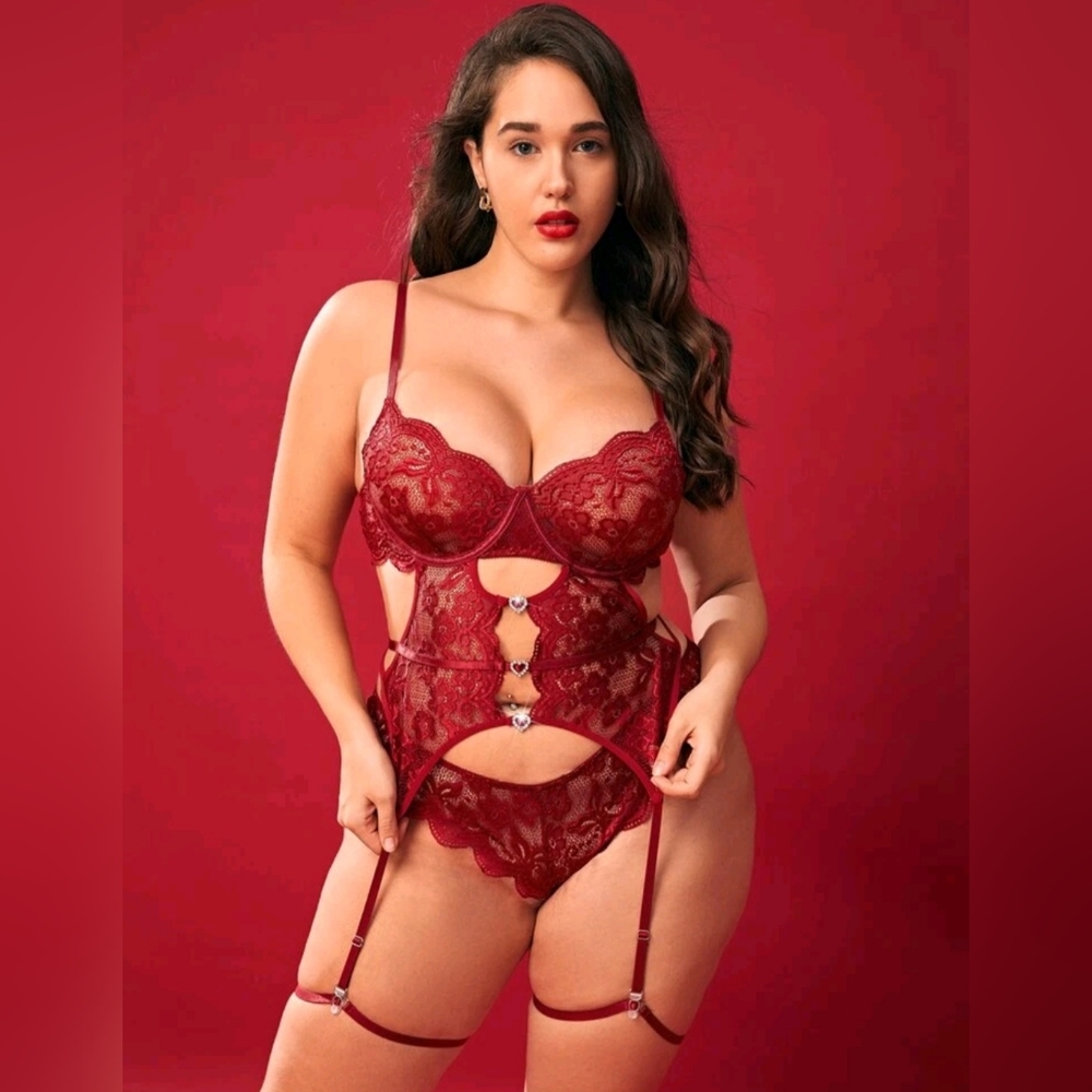 Plus Floral Lace Rhinestone Decor Cutout Underwire Garter Lingerie Set. XL